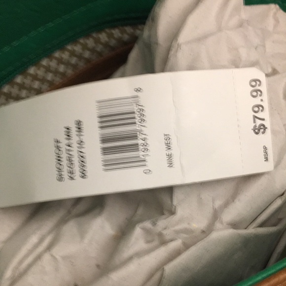 Nine West pocket book green and tan $45 - Picture 3 of 9
